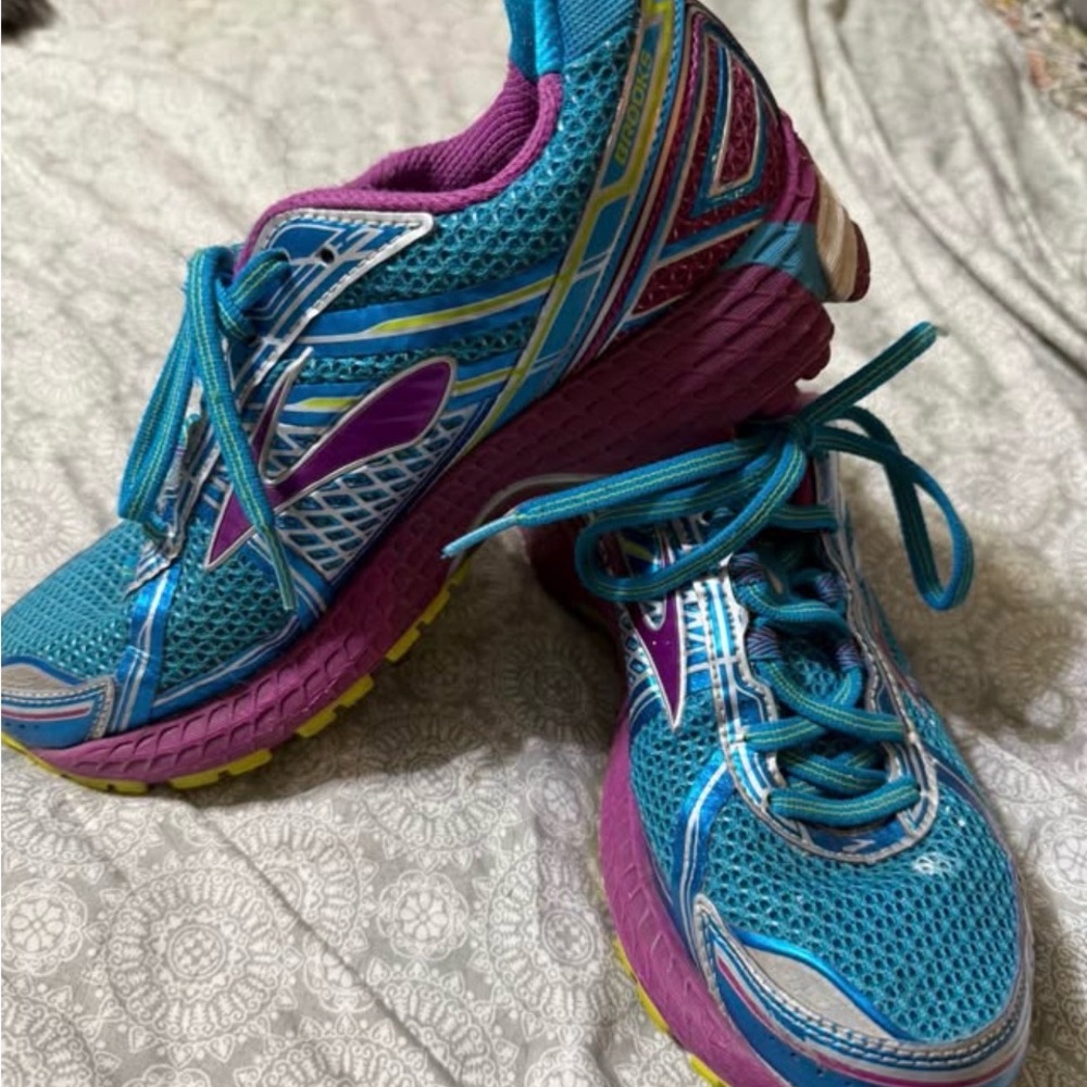 Brooks adrenaline GTS Women's Teal and Magenta Athletic Shoes